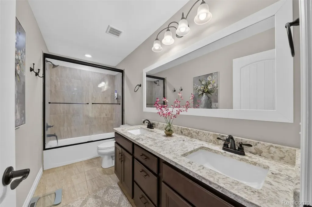 2531 Walnut View Drive Hartland Township MI 48855
