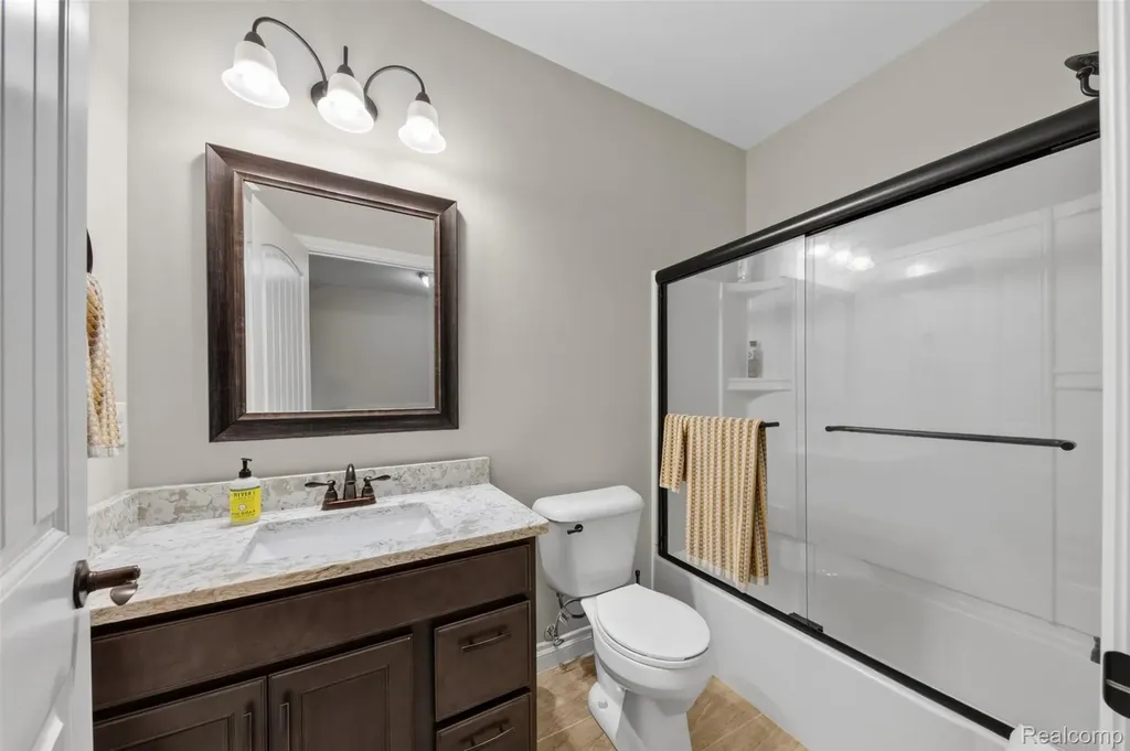 2531 Walnut View Drive Hartland Township MI 48855
