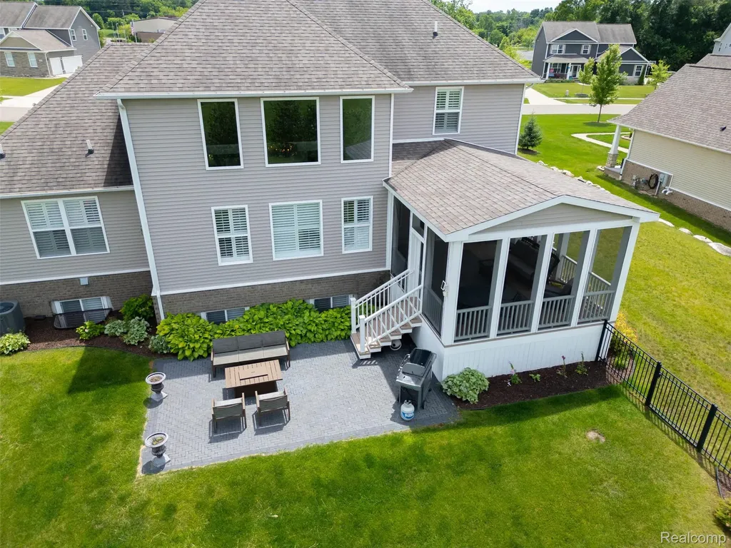 2531 Walnut View Drive Hartland Township MI 48855
