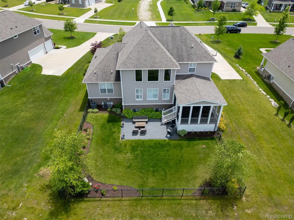 2531 Walnut View Drive Hartland Township MI 48855