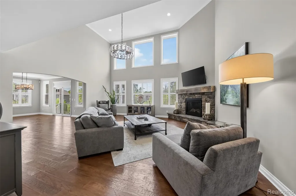 2531 Walnut View Drive Hartland Township MI 48855