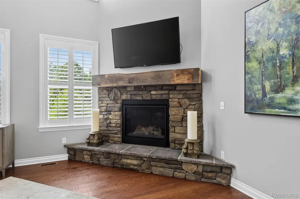 2531 Walnut View Drive Hartland Township MI 48855