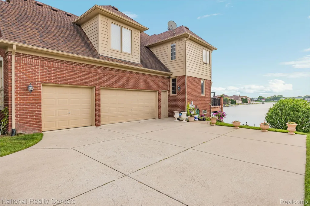 51577 Merry Lane Shelby Charter Township MI 48316