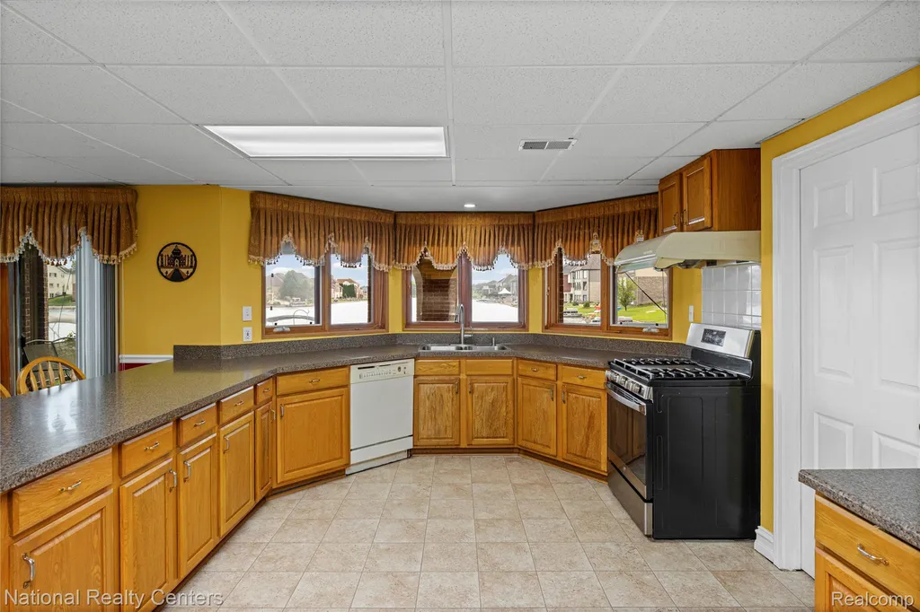 51577 Merry Lane Shelby Charter Township MI 48316
