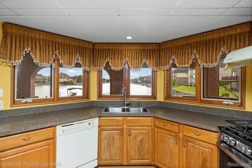51577 Merry Lane Shelby Charter Township MI 48316