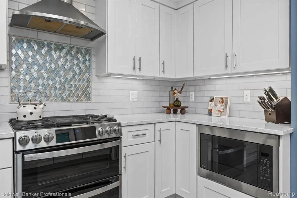 20913 Bon Brae Street St. Clair Shores City MI 48081