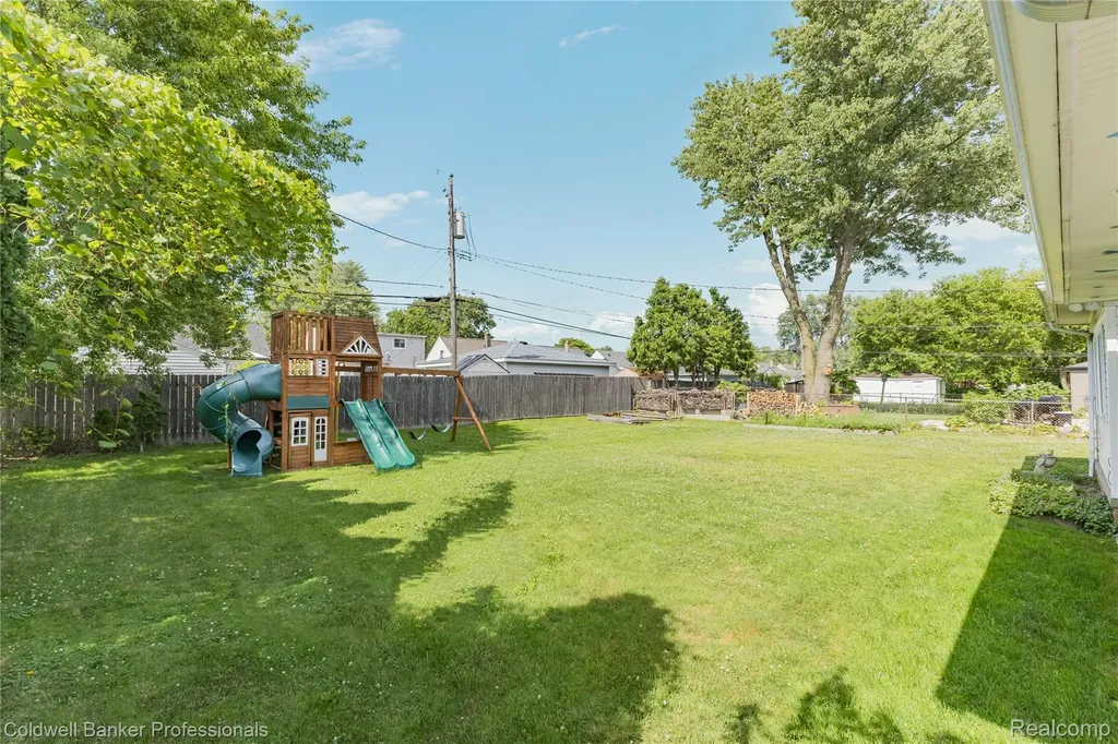 20913 Bon Brae Street St. Clair Shores City MI 48081