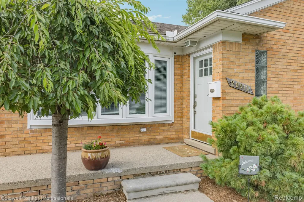 20913 Bon Brae Street St. Clair Shores City MI 48081