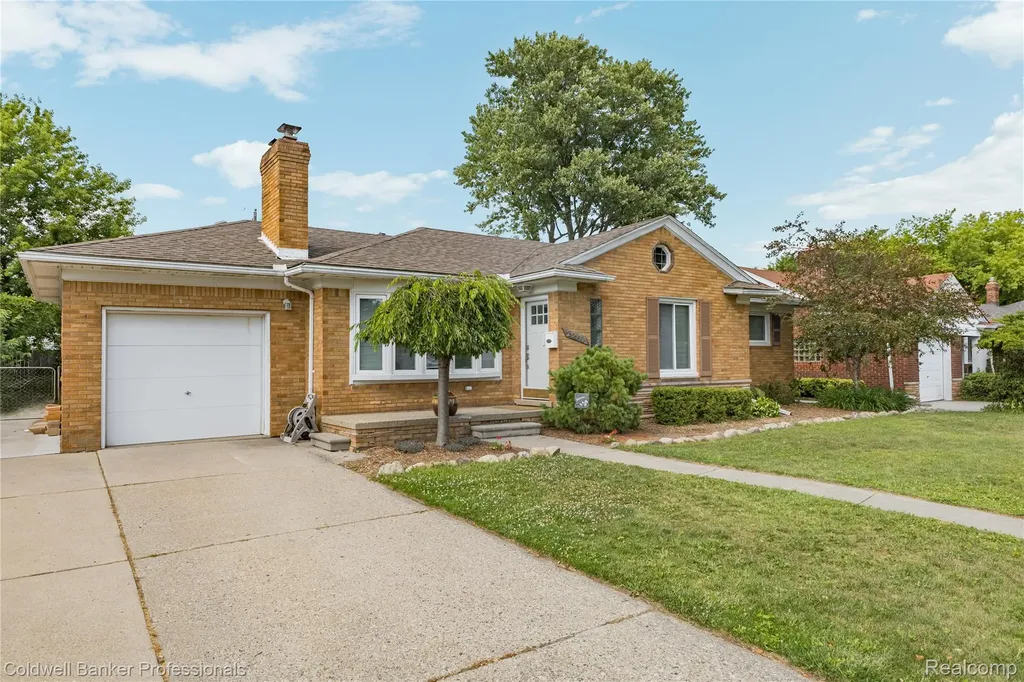 20913 Bon Brae Street St. Clair Shores City MI 48081