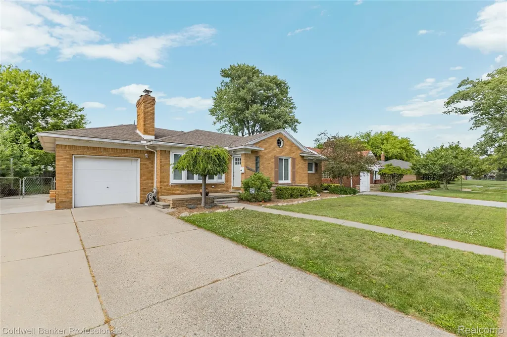 20913 Bon Brae Street St. Clair Shores City MI 48081