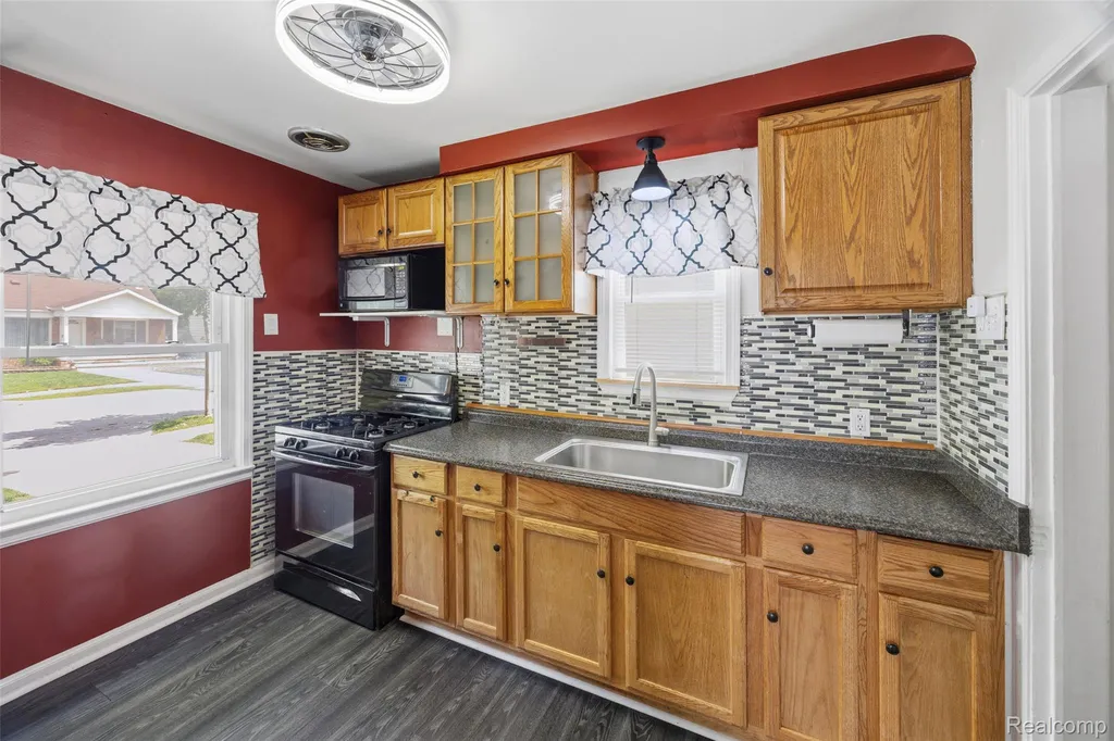 24929 Cooke Street Dearborn City MI 48124