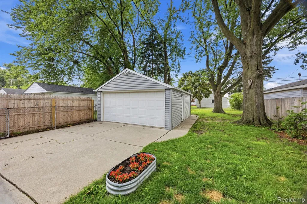 24929 Cooke Street Dearborn City MI 48124