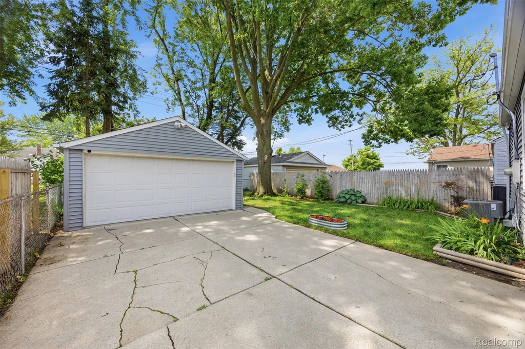 24929 Cooke Street Dearborn City MI 48124