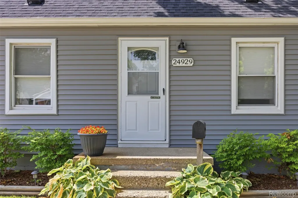 24929 Cooke Street Dearborn City MI 48124