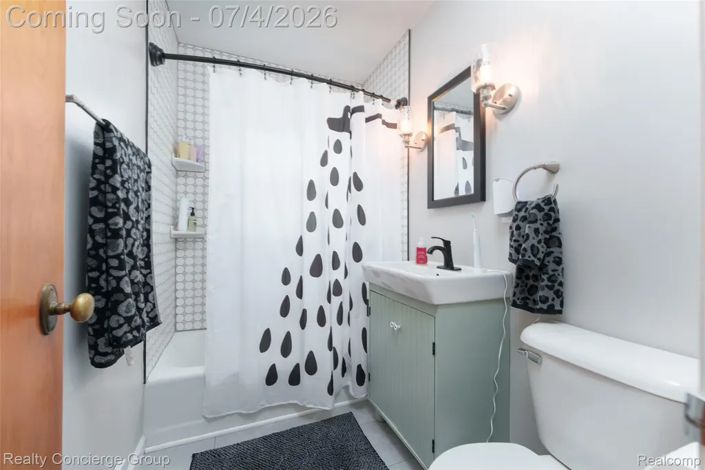 2036 Devonshire Avenue Lansing City MI 48910
