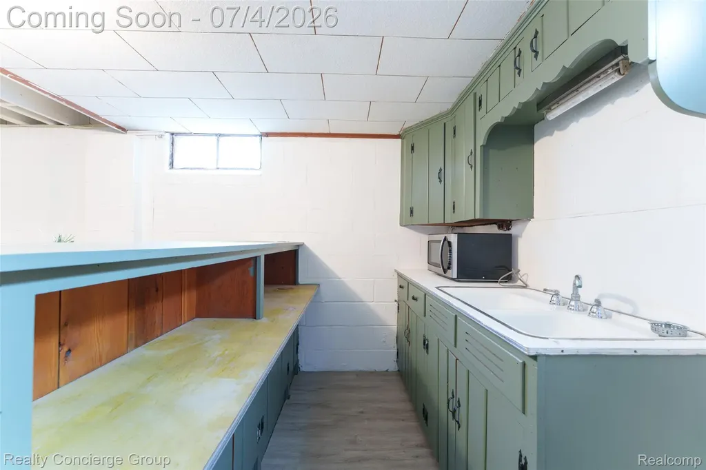 2036 Devonshire Avenue Lansing City MI 48910