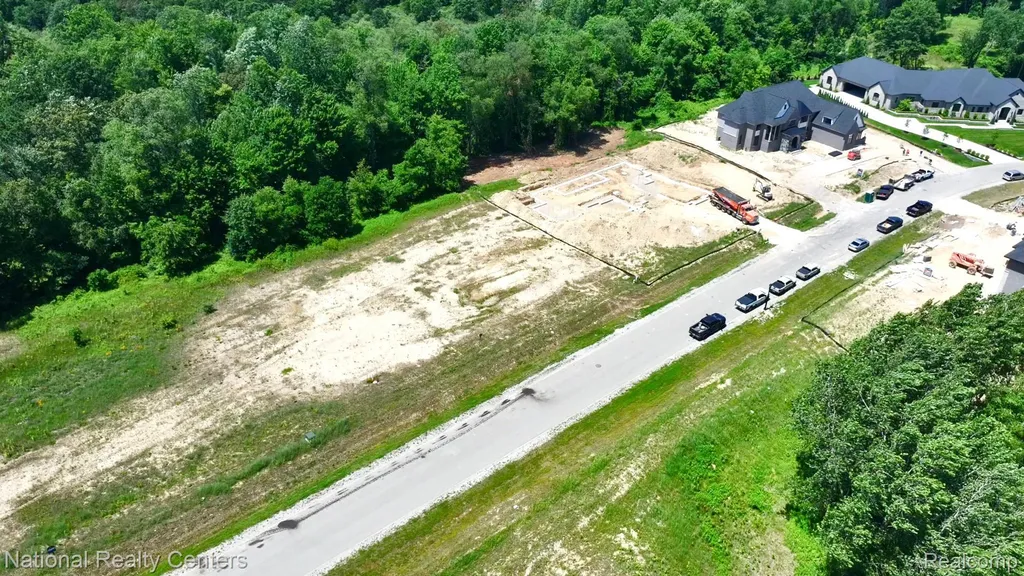 1655 Vista Drive W Oakland Charter Township MI 48363