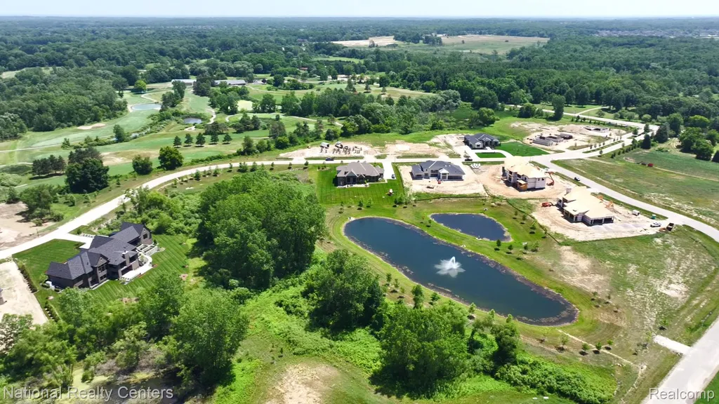 1655 Vista Drive W Oakland Charter Township MI 48363