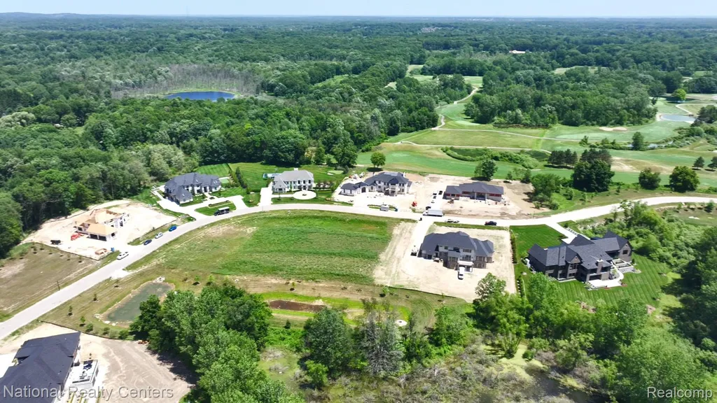 1655 Vista Drive W Oakland Charter Township MI 48363