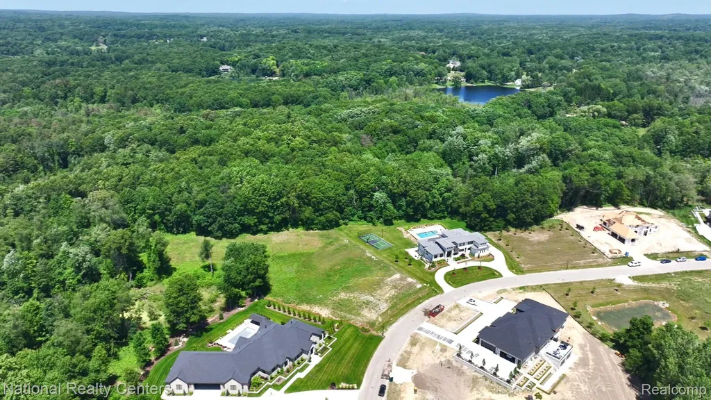 1655 Vista Drive W Oakland Charter Township MI 48363