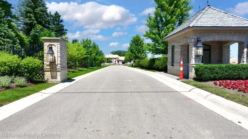 1655 Vista Drive W Oakland Charter Township MI 48363