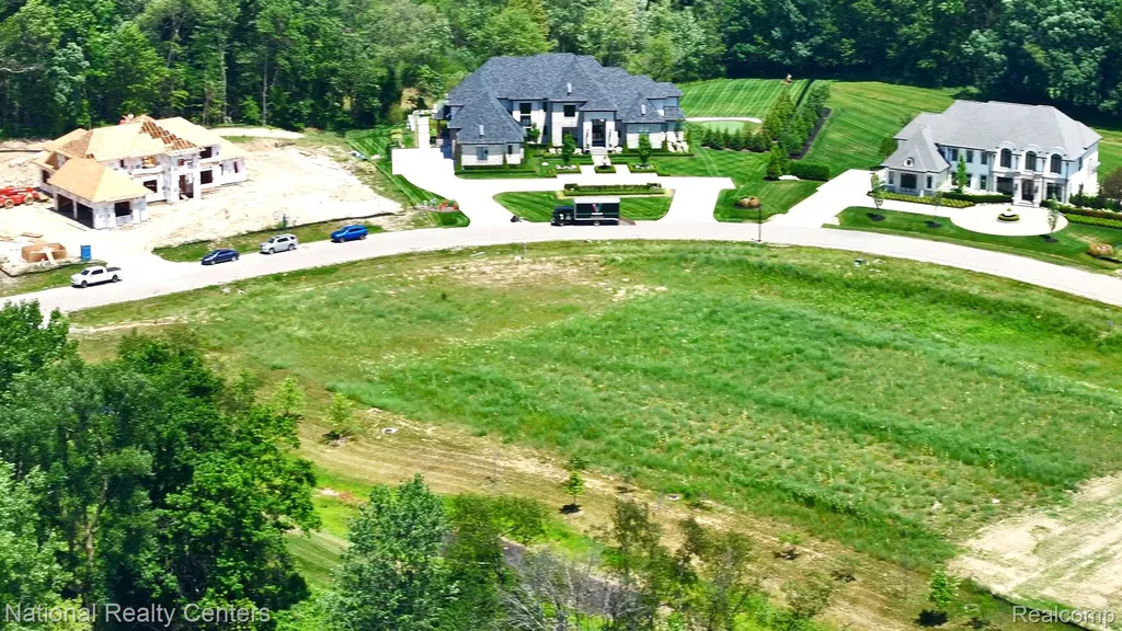 1655 Vista Drive W Oakland Charter Township MI 48363