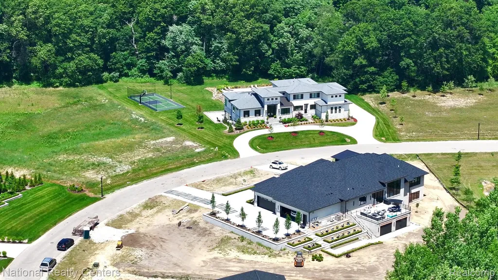 1655 Vista Drive W Oakland Charter Township MI 48363