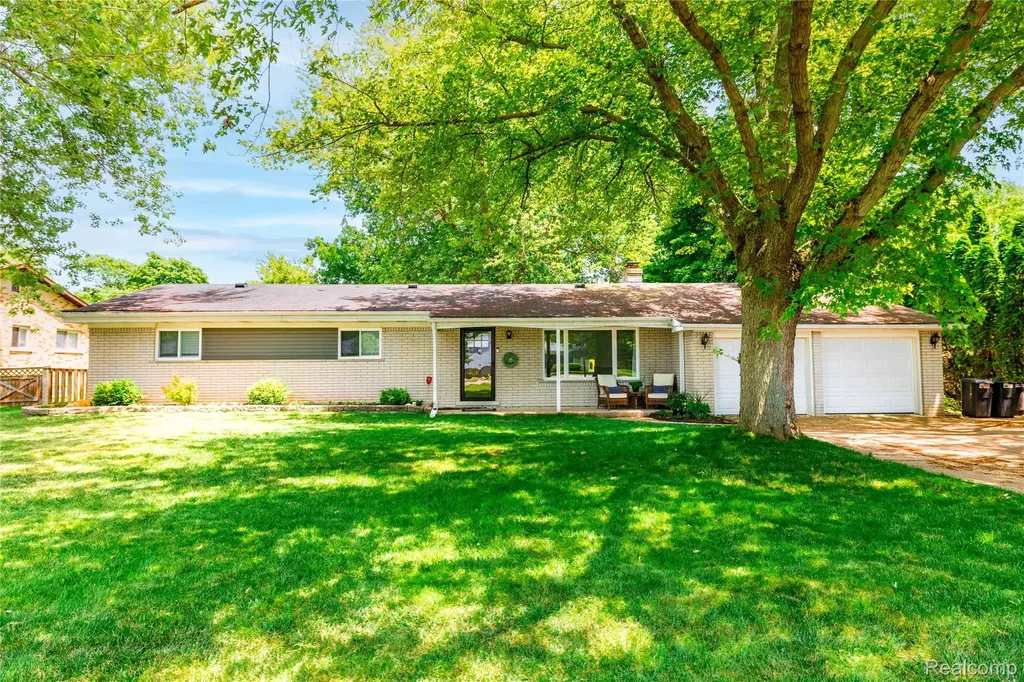 28731 Elbamar Drive Grosse Ile Township MI 48138