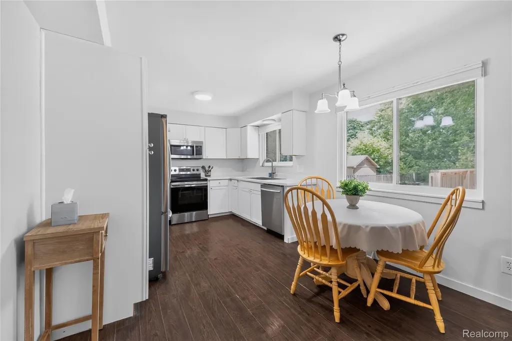 28731 Elbamar Drive Grosse Ile Township MI 48138