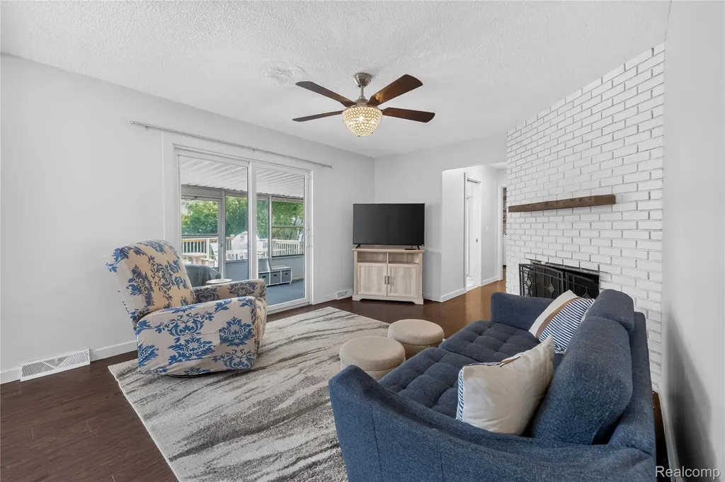 28731 Elbamar Drive Grosse Ile Township MI 48138