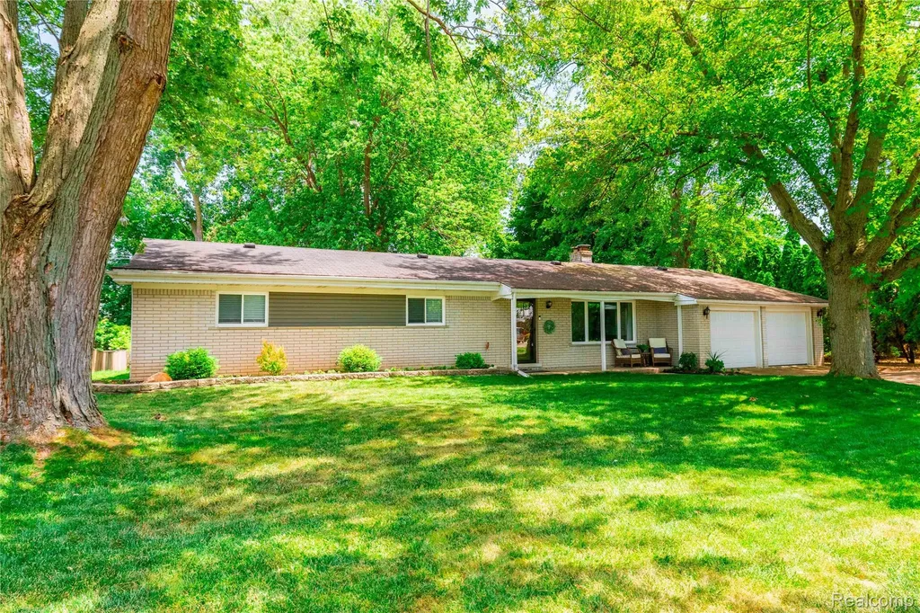 28731 Elbamar Drive Grosse Ile Township MI 48138