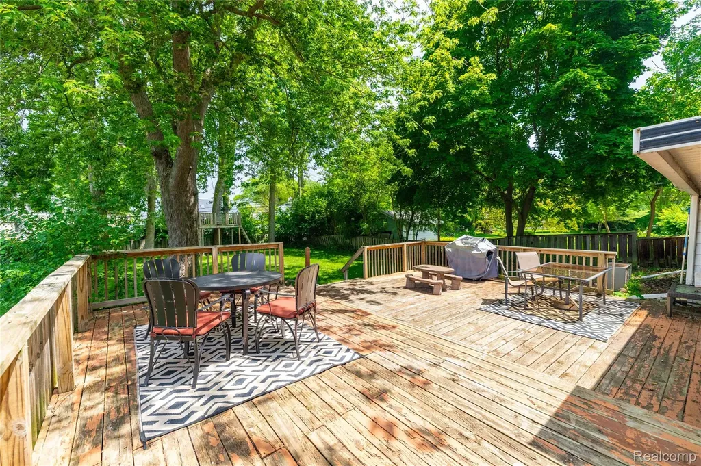 28731 Elbamar Drive Grosse Ile Township MI 48138