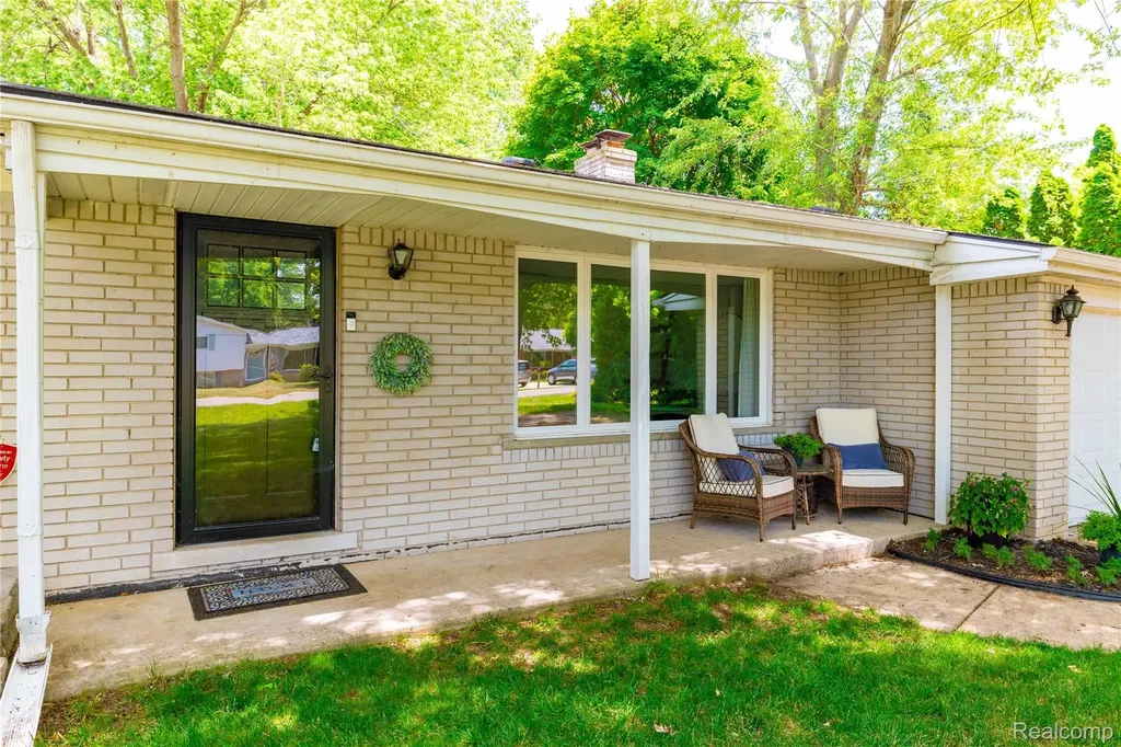 28731 Elbamar Drive Grosse Ile Township MI 48138