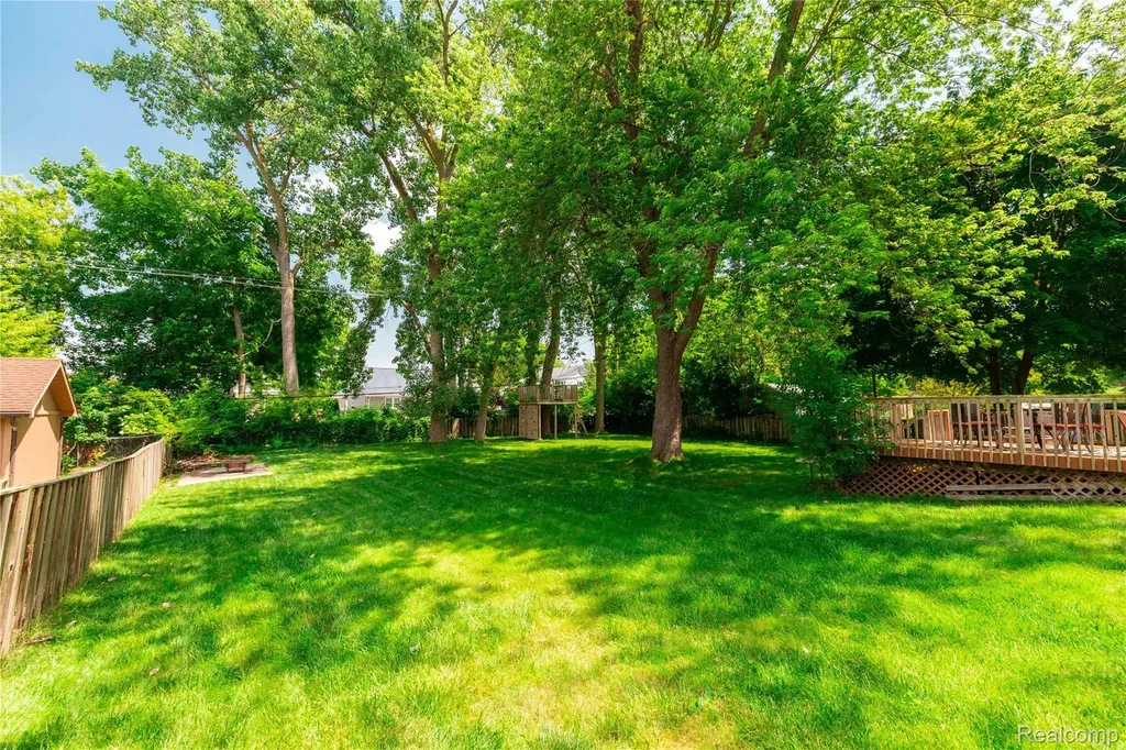 28731 Elbamar Drive Grosse Ile Township MI 48138