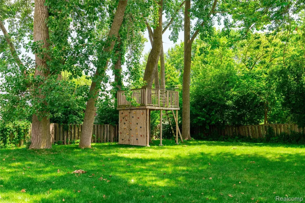 28731 Elbamar Drive Grosse Ile Township MI 48138