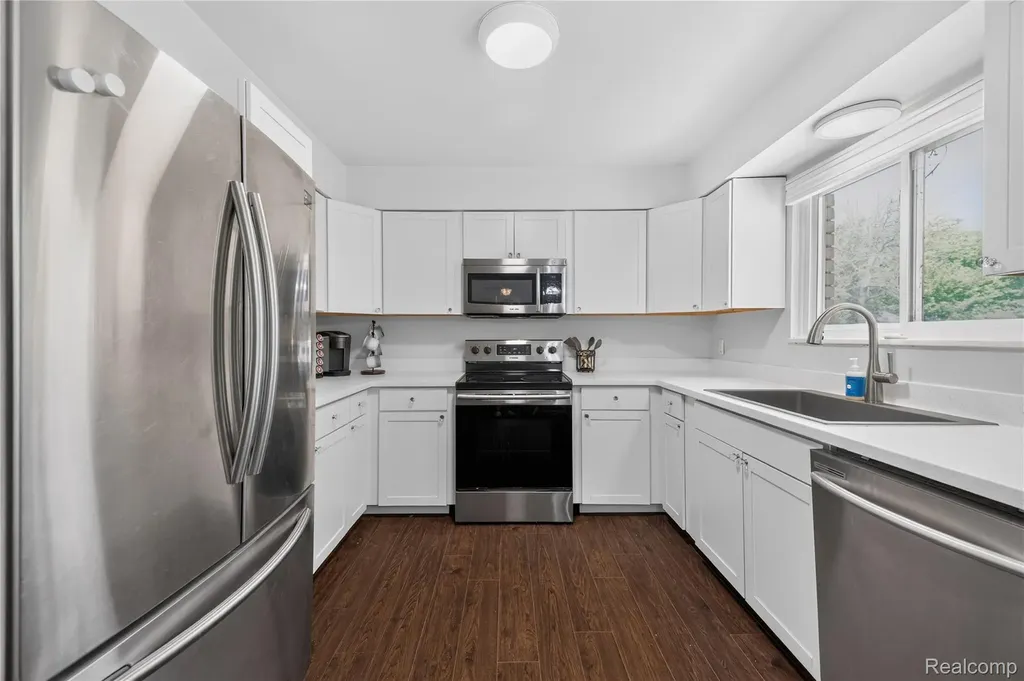 28731 Elbamar Drive Grosse Ile Township MI 48138