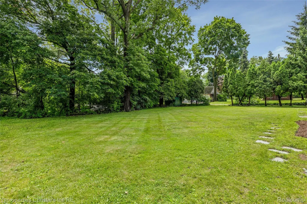 1925 Wellesley Drive Detroit City MI 48203