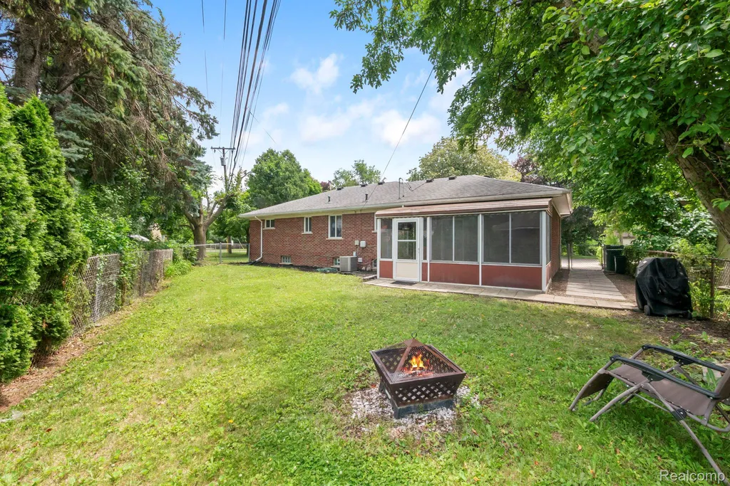 19050 Dartmouth Street Dearborn City MI 48124