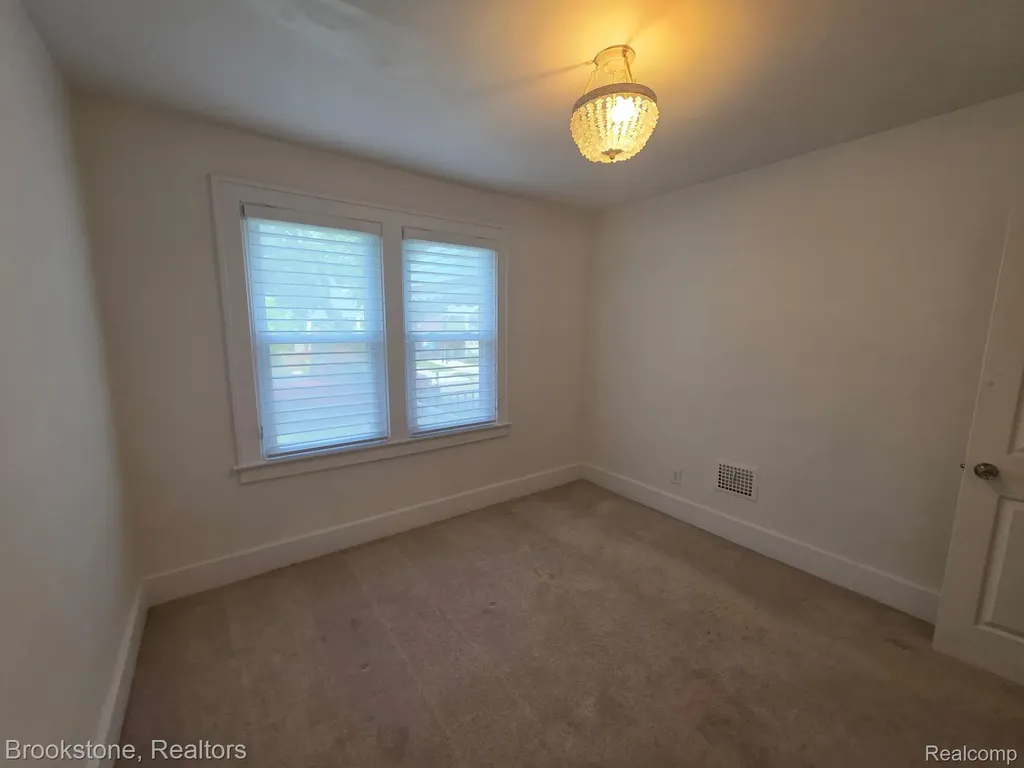 441 W Troy Street Ferndale City MI 48220