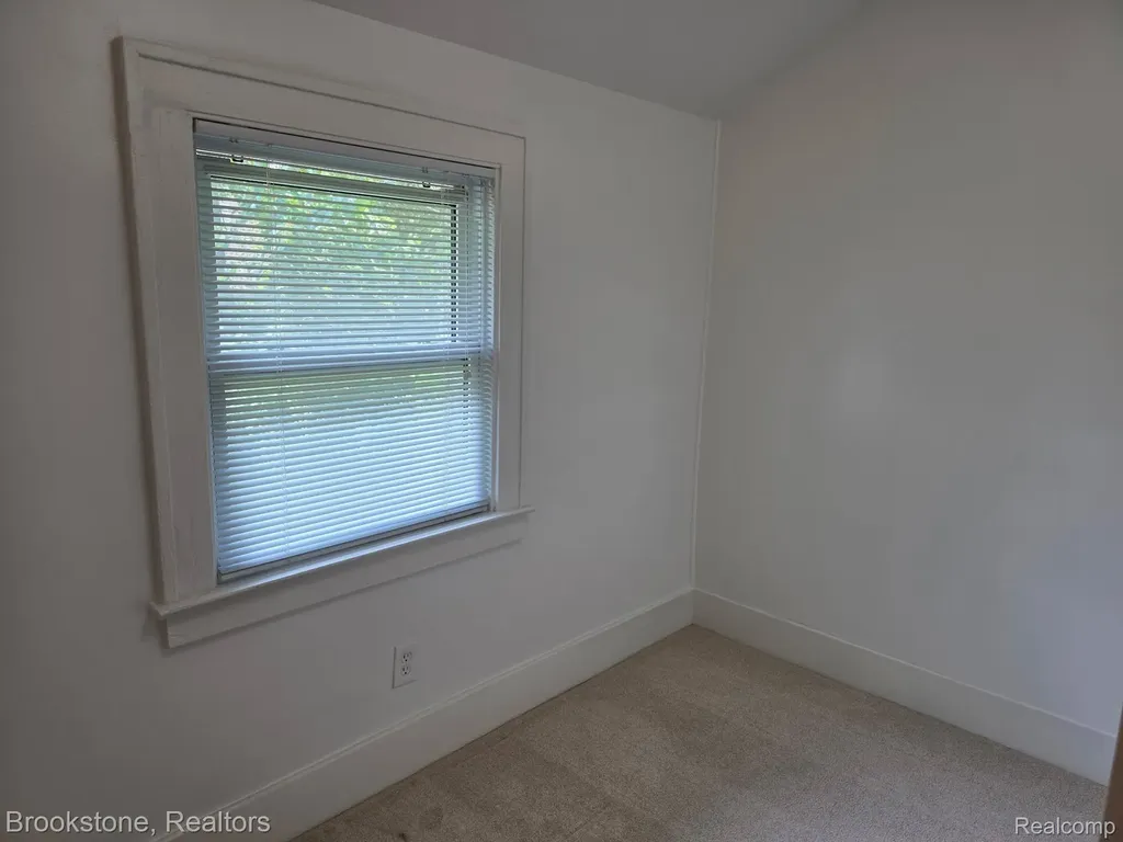 441 W Troy Street Ferndale City MI 48220