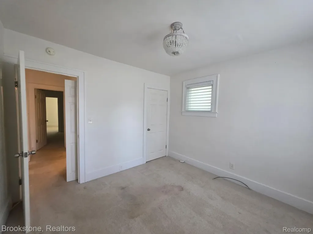 441 W Troy Street Ferndale City MI 48220