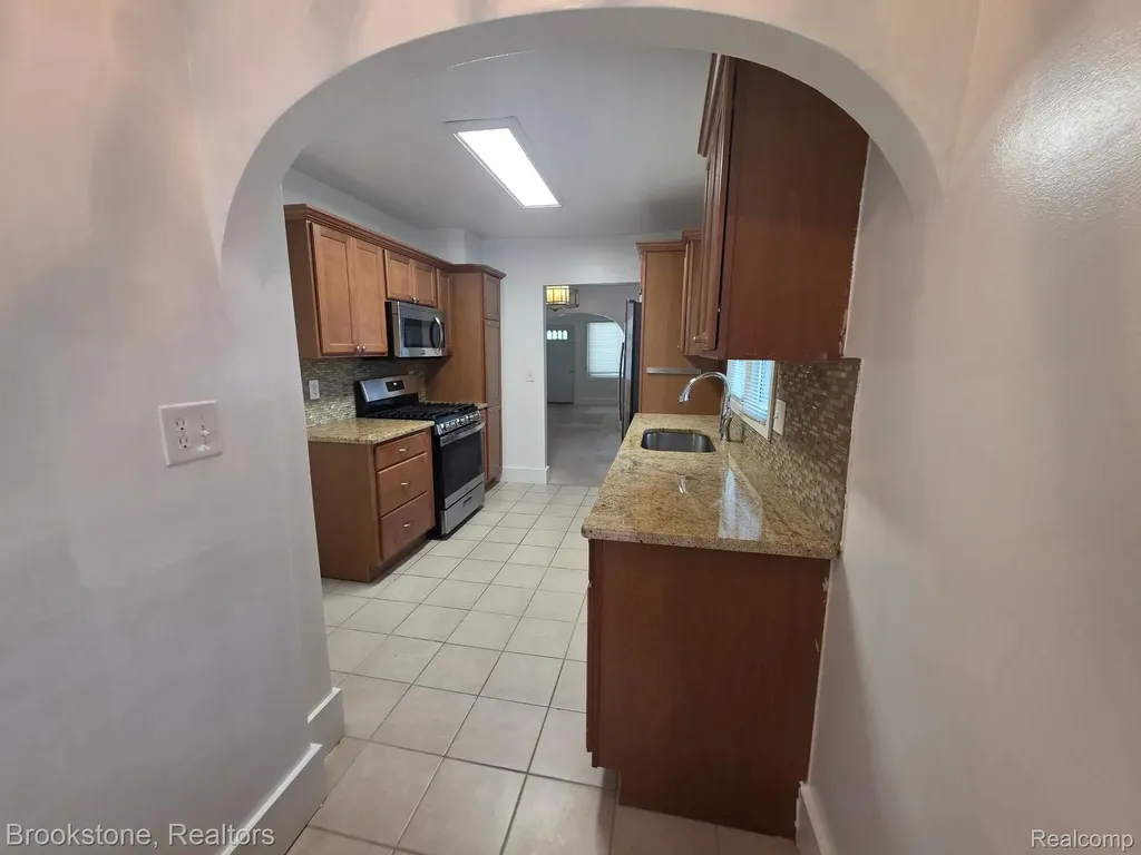 441 W Troy Street Ferndale City MI 48220