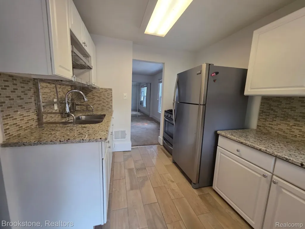 441 W Troy Street Ferndale City MI 48220