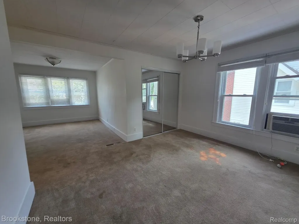 441 W Troy Street Ferndale City MI 48220