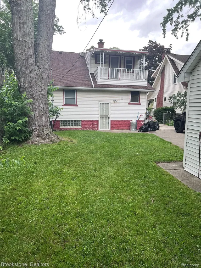 441 W Troy Street Ferndale City MI 48220