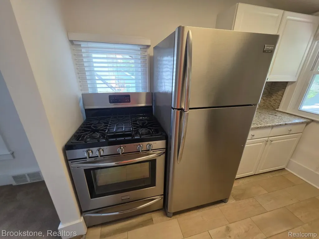 441 W Troy Street Ferndale City MI 48220