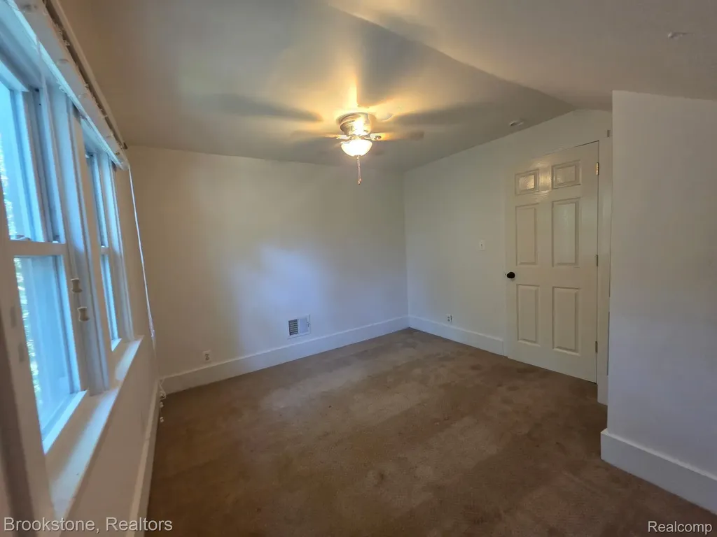 441 W Troy Street Ferndale City MI 48220