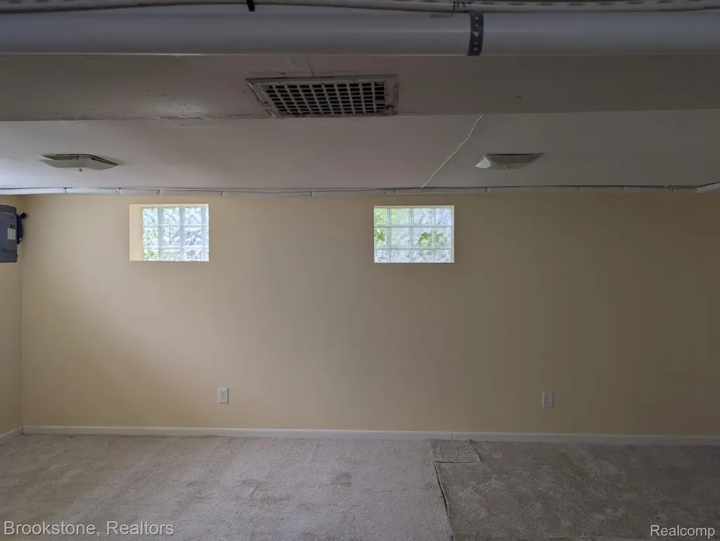 441 W Troy Street Ferndale City MI 48220