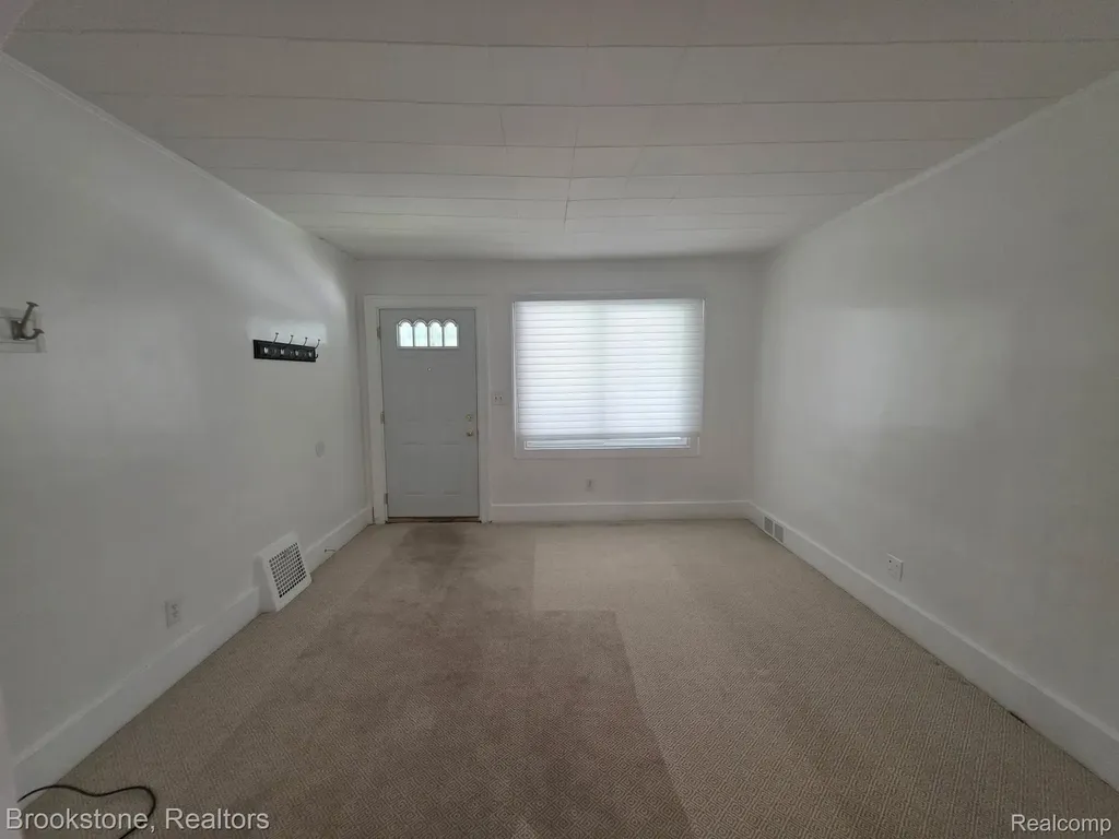 441 W Troy Street Ferndale City MI 48220