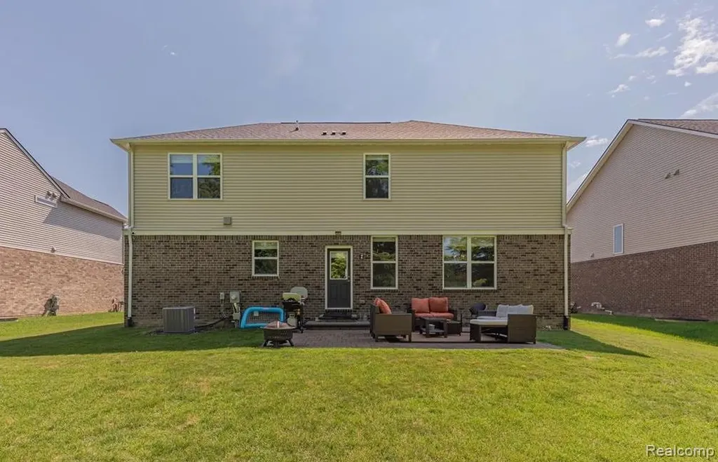 25811 Oberlin Boulevard Novi City MI 48374